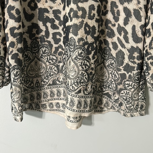 Como Vintage Women’s Blouse Leopard Gathered Scoop Neck with Tie Top Size-L - Picture 2 of 7